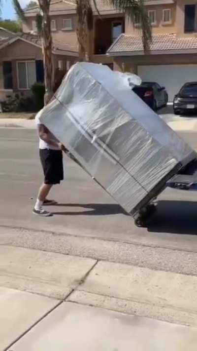 This man single handedly unloaded a fridge