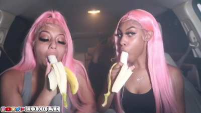 Pink hair girls do it best😩😩