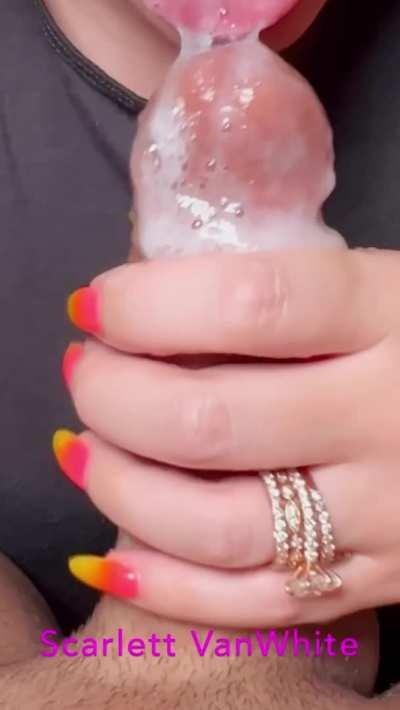 I normally prefer to swallow cum, but today I decided to let it run out of my mouth 🫦🤤