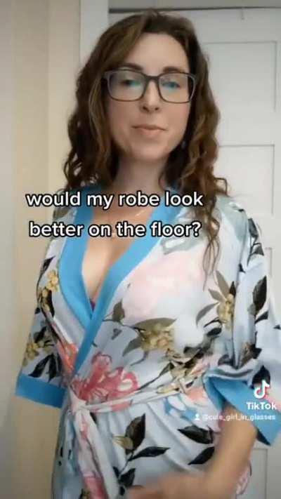 cute_girl_in_glasses