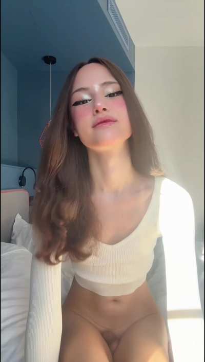 Today I’m not hiding. I’m shining 💖