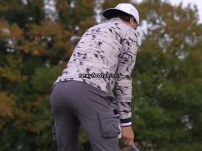 João Félix playing golf whilst showing off his ass 🍑⛳️👌