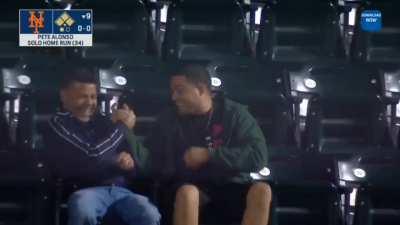 [Highlight] Known Big Strong Guy Pete Alonso Sends A Ball Straight To The Hospital In The Bottom Of The 9th To Make It 4-1