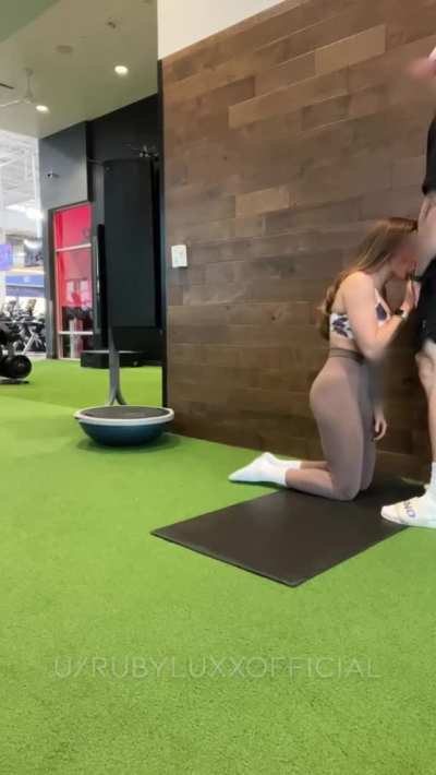 The riskiest blowjob of my life