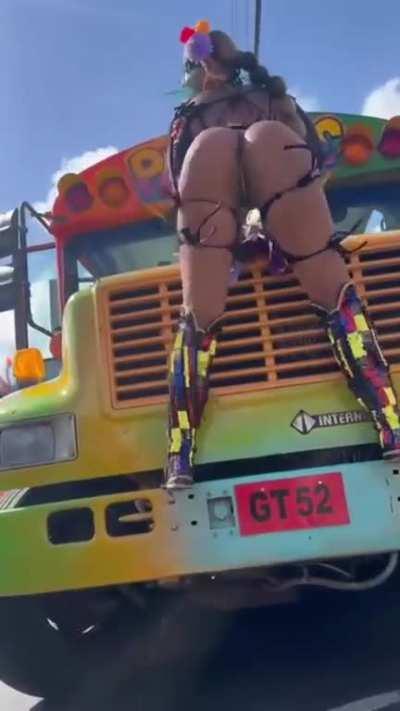 Party Bus 🚌 (@michbo80)