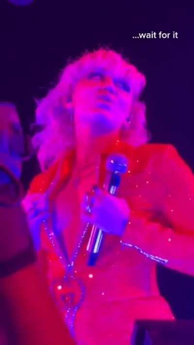 Miley Cyrus loves to show off on stage