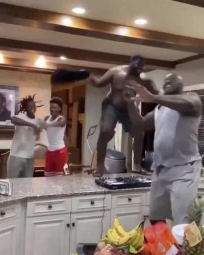 Shaq is noided 😳