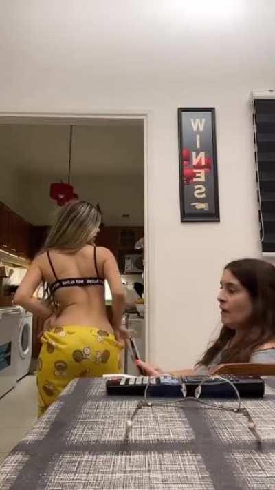 Anyone knows the name of the girl?