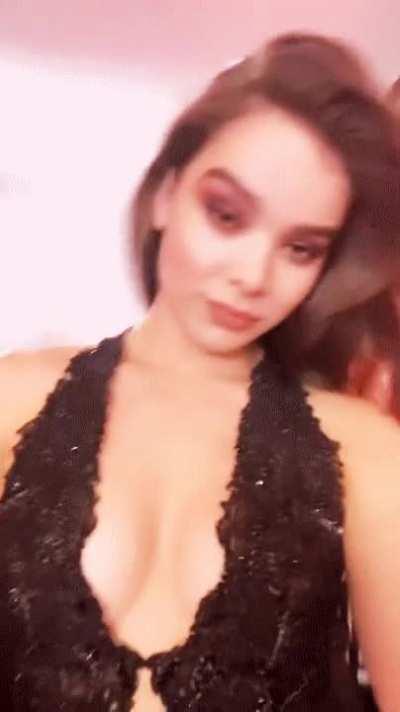 Let’s cum to Hailee Steinfeld