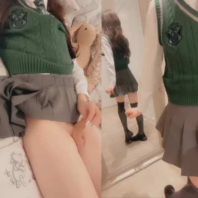 the tiniest little witch and the prettiest lil wand🙈