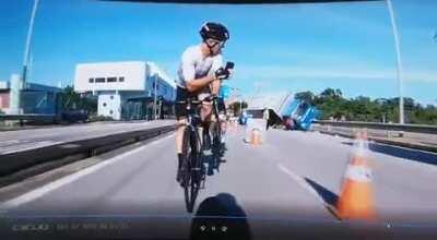 wcgw not focusing on the road