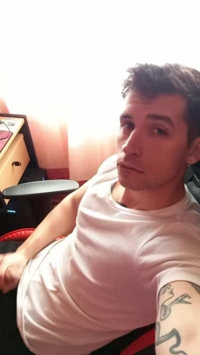 I masturbate watching your comments, wish you could see me in action