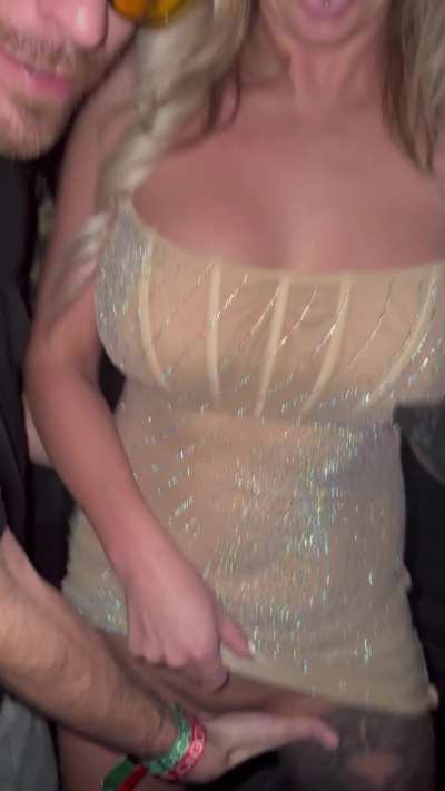 Getting fingered in a public night club feels extra special 🥰