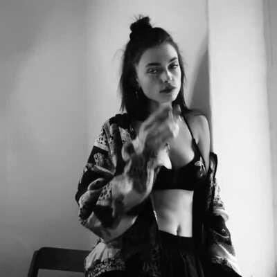 Do you like girls that smoke? x Charleen Weiss