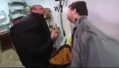 A mi pana Chicote no le gusta la paella, no les voy a mentir no parece para nada valenciano