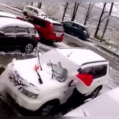 How to clean the snow off your car in 7 seconds.