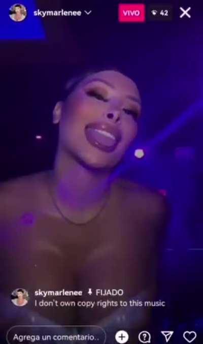 cant you see the baddie comin thru?