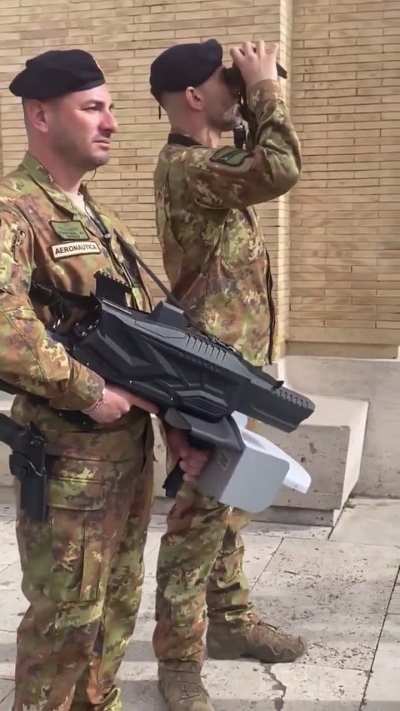 Crazy Looking Guard Guns at Pope’s Funeral