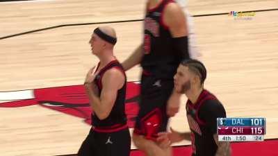 [Highlight] Zach Lavine with the 360 Dunk