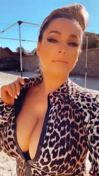 Kelly Brook Epic Cleavage BTS Calendar 2021