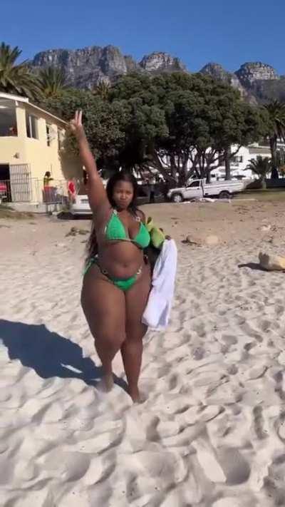 woman huge friday 💎🤗