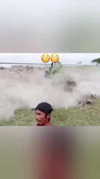 Tsunami coming! Don't you dare drop that selfie stick!