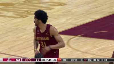 [Highlight] Evan Mobley displays his passing and chemistry with Jarrett Allen! Mobley throws an alley-oop to the Fro who finishes with the one-hand jam!