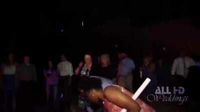 Deciding to take off with a wedding couple on the trunk