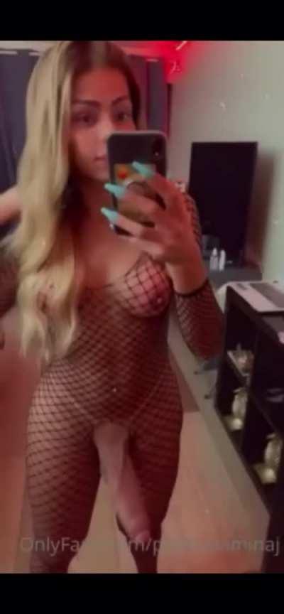 Paula Minaj big dick swinging