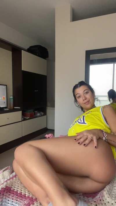 4'11 little and they won't grow anymore.. am i still cute?				