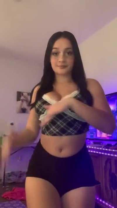 Her new @ is isuckpicklesonthelow 🥵