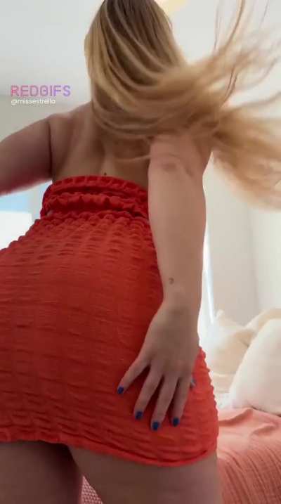 I'm Single & Lonely With no one to send nudes to & flirt with