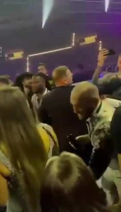 Tapping that hot ass🔥