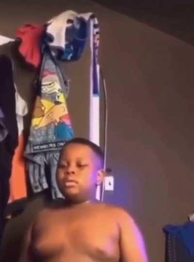 Threatens relative with a knife over a slice of pizza