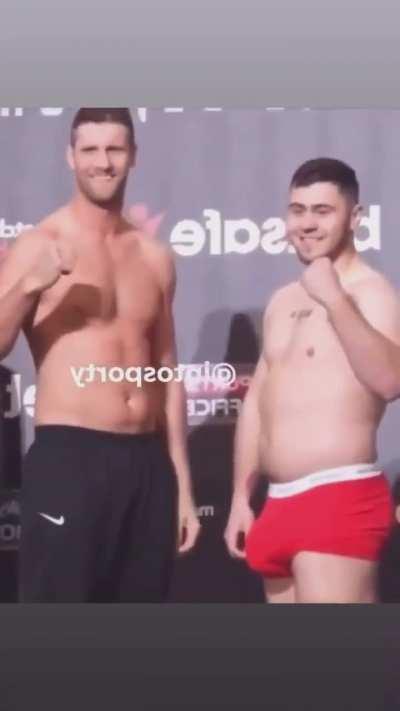 He's gonna fight with third leg 👀