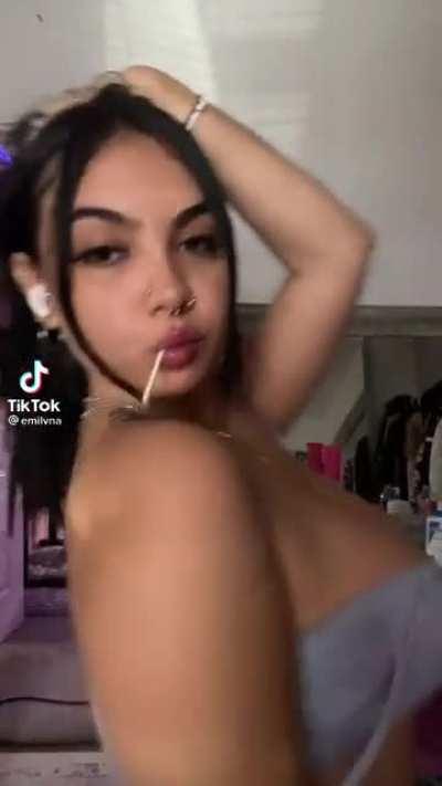 Off the Shoulders 😯