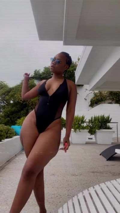 Good God she's a hottie.