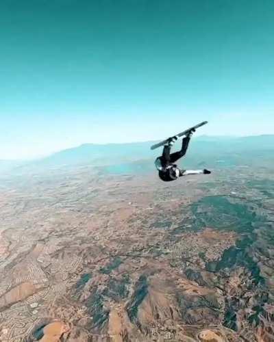 Free falling with a snowboard