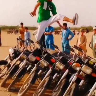 “Jump if you love sucking Turkish c*ck” 😩