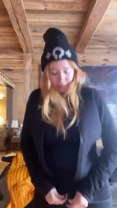 Skihase 🐰 beim anziehen