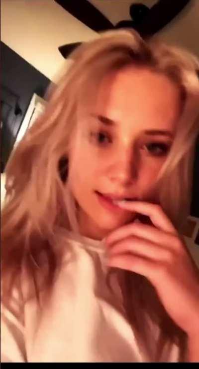 Blonde Babe🤤 Her Pack in Comments