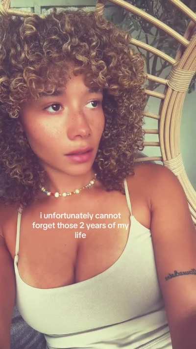 Love her face, tits & tan lines 🥛🥛