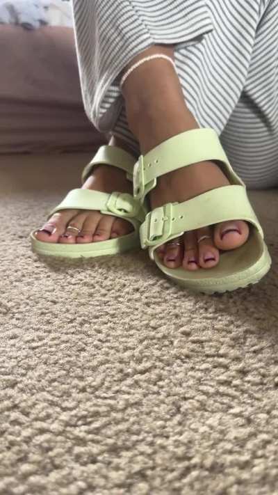 Would you let me step on your 🐓 with these?