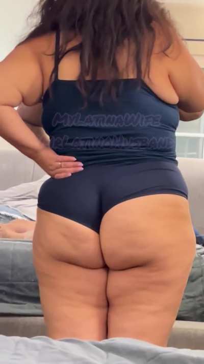 The views I have to deal with 🤷🏻‍♂️😍🍑-MrLatinoHusband