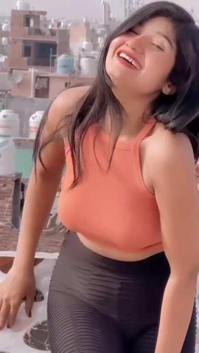 Babe Jiggling Tits 🔥🔥🔥