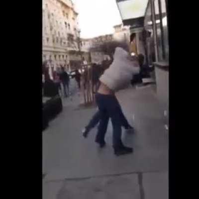 за нищо нещо се бият