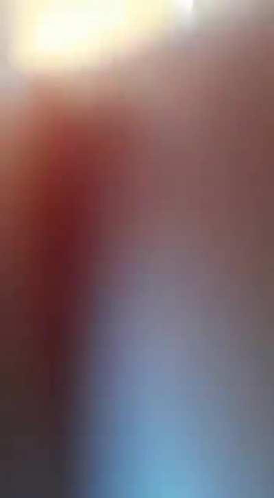 Baradel patoteando a dos personas mayores que lo increparon en una pescaderia