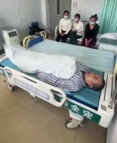 China has smart transfer beds that makes moving patients effortless—less pain and no secondary injuries.