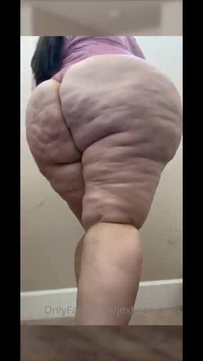 Huge boobs and giant ass