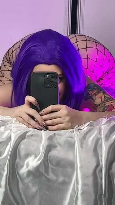 Who’s this cosplaying Raven 